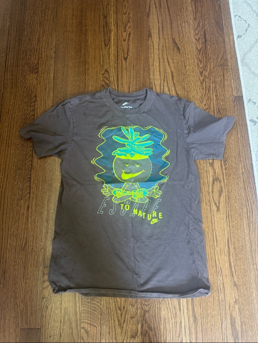 Nike Men’s Gray Short Sleeve Tee with Neon Yellow-Green Graphic